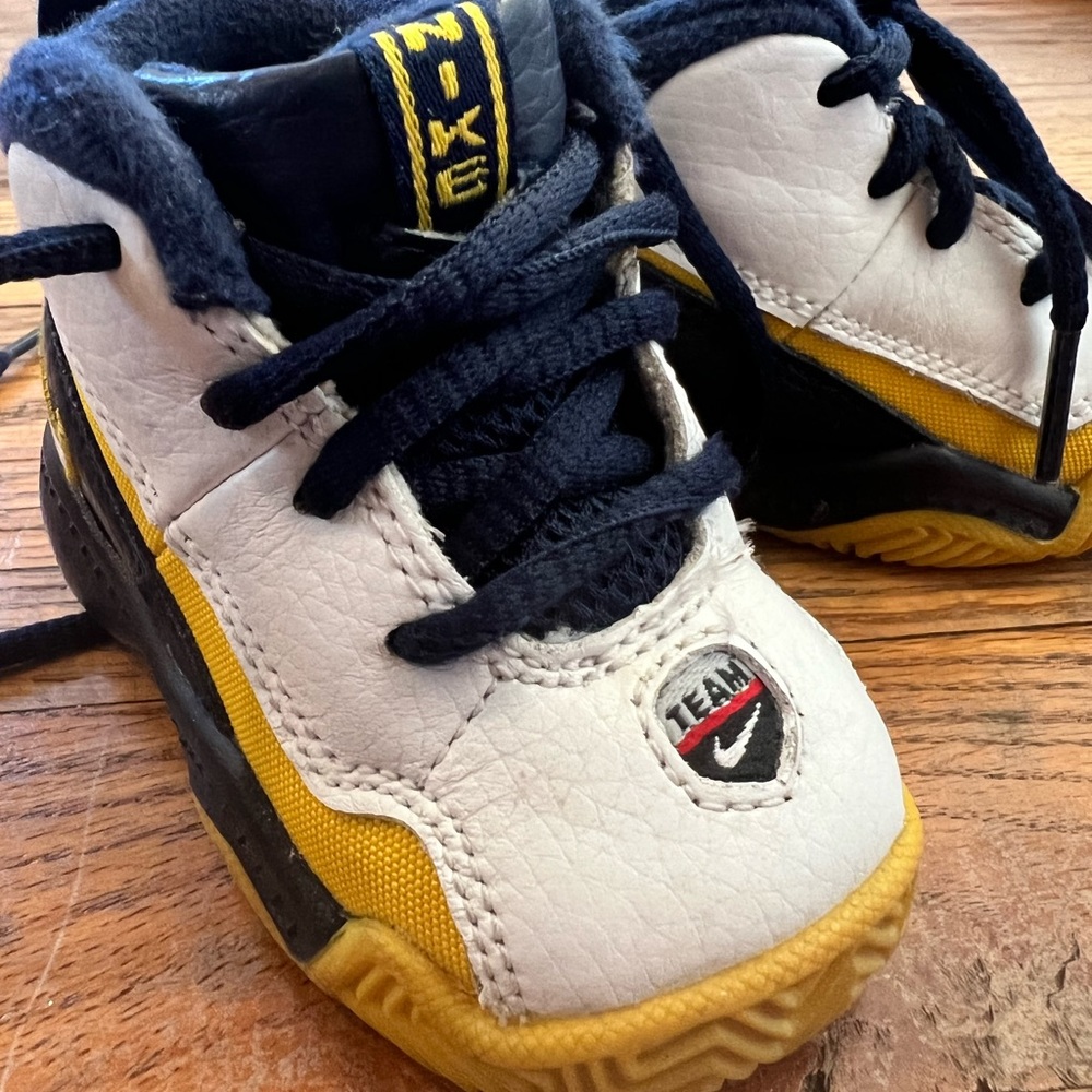 90s vintage Nike infant baby shoes size 2c